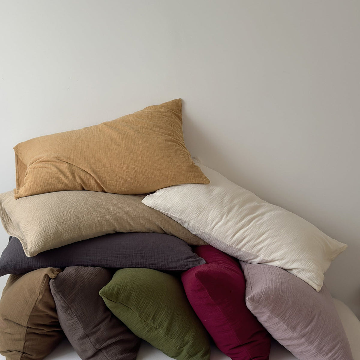 Bedding set made of cotton gauze with throw and pillow covers — product view 4