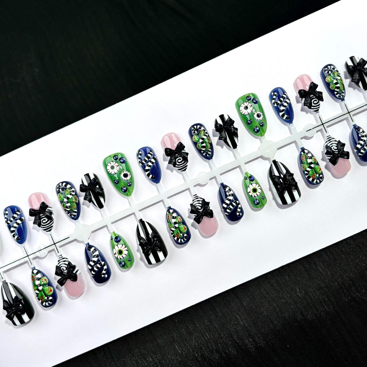 Artistic Themed Press-On Nail Set 1790745477 — product view 2