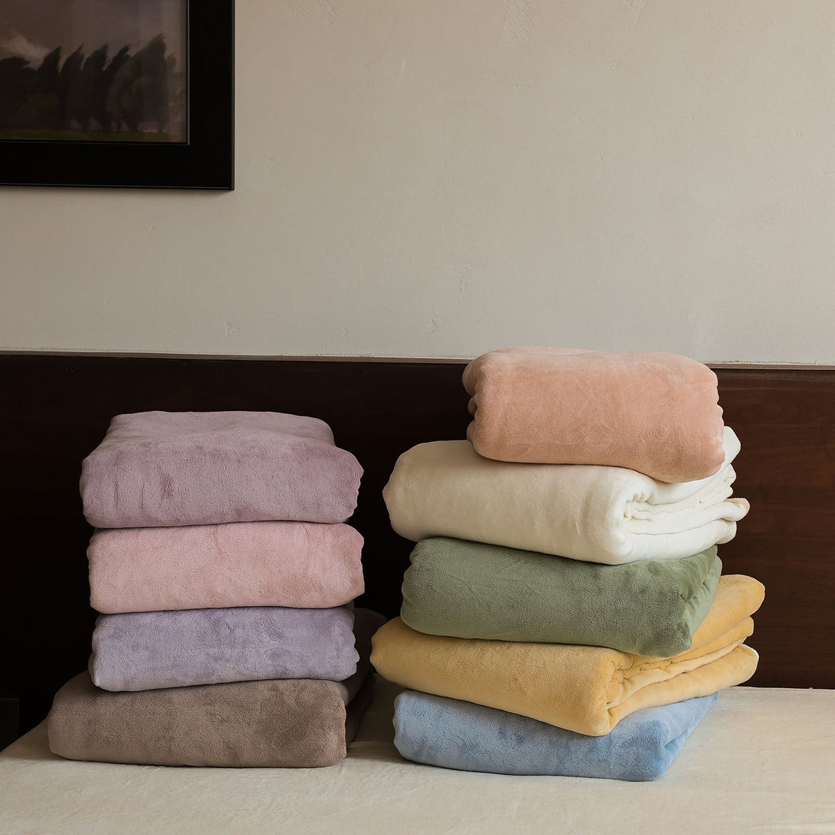 Plush bedding set with velvety microfiber surface LoungeYard — product view 1