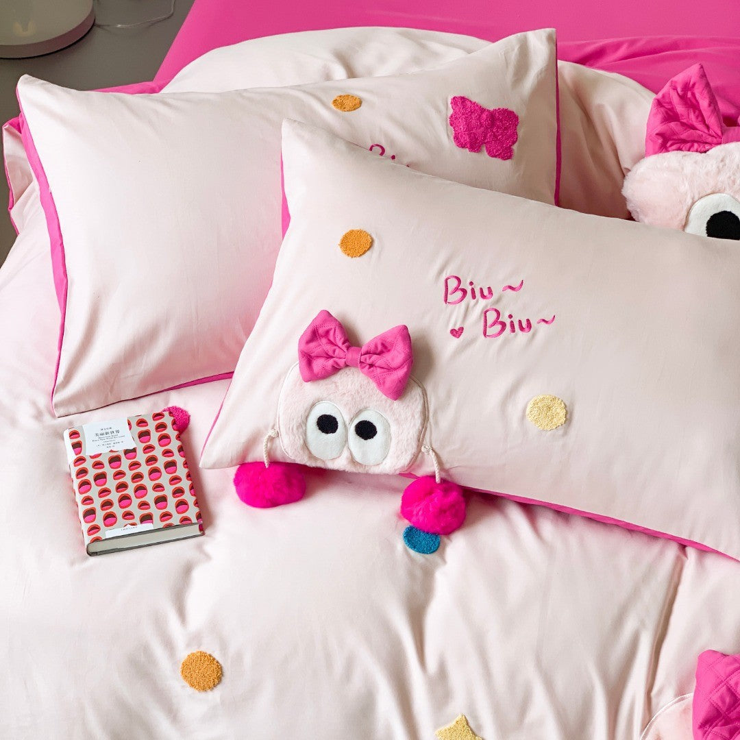 Playful cotton satin bed linen set with plush appliqué and reversible pillow — product view 3