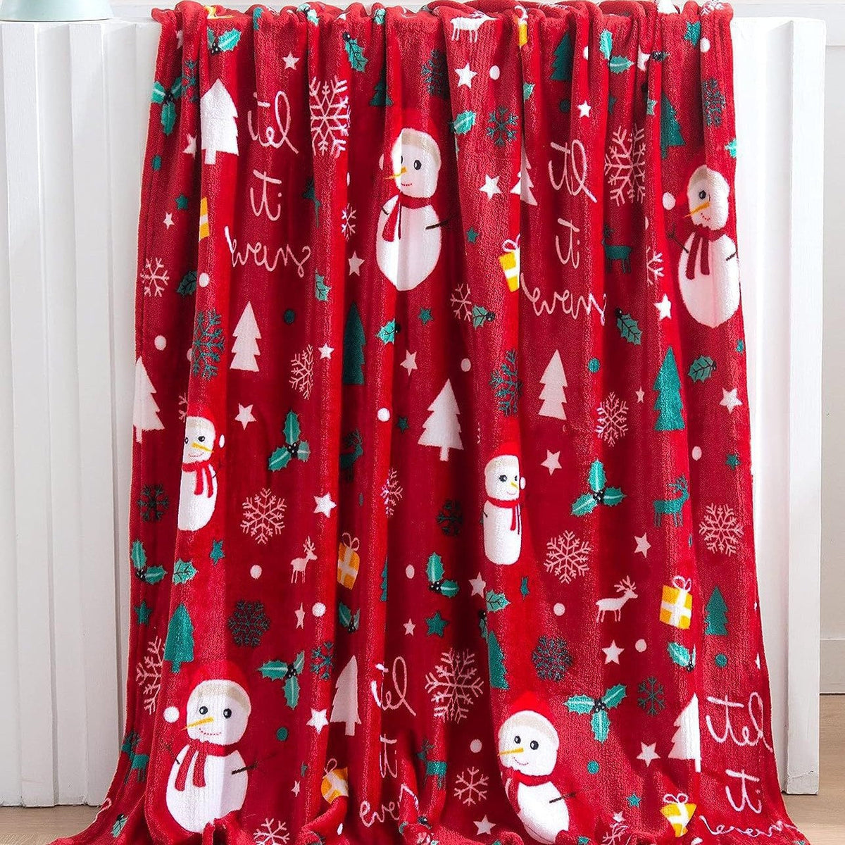 Festive Holiday-Themed Plush Throw Blanket — product view 7