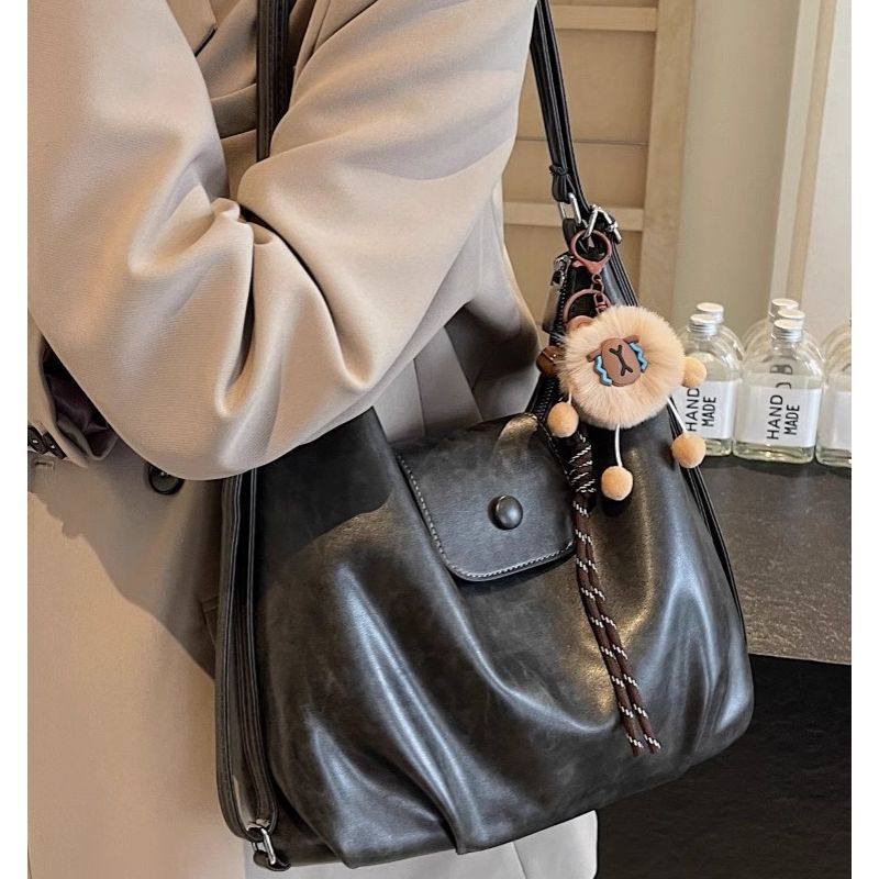 Luxurious Casual Hobo Handbag LoungeYard — product view 3
