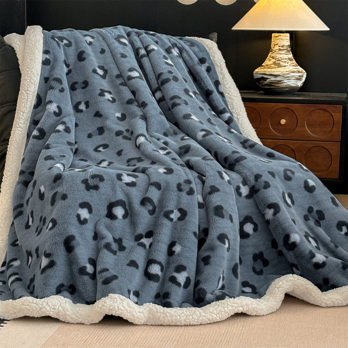 Women's Plush Leopard Print Throw Blanket — product view 6