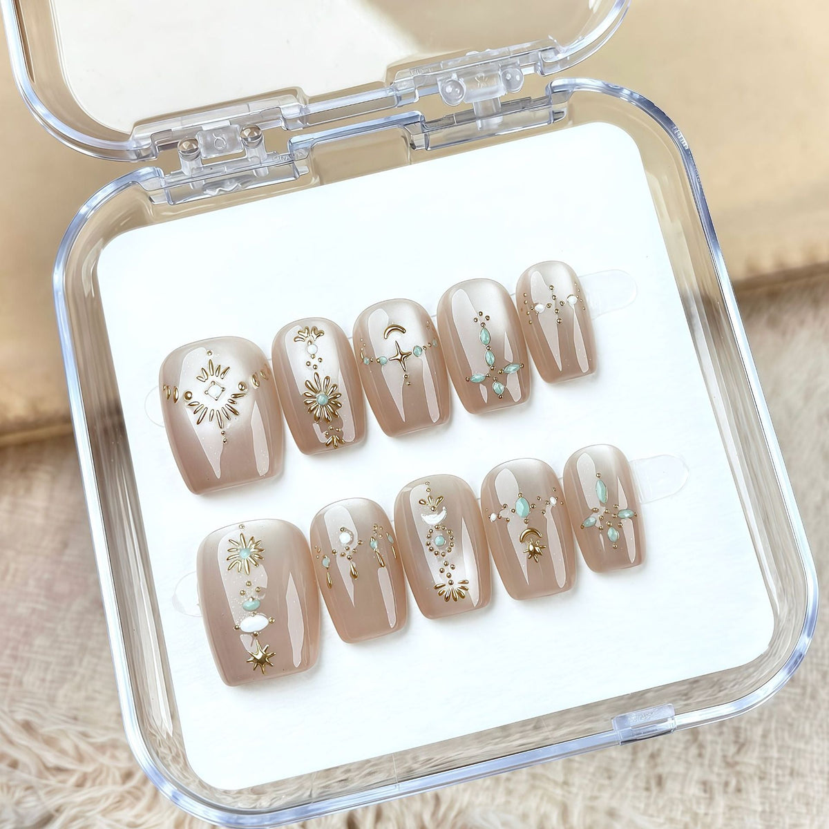 Decorative Press-On Nail Art Set with Elegant Designs — product view 1
