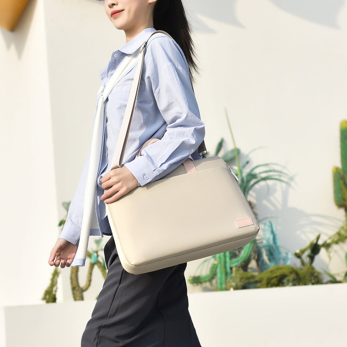 Laptop bag with practical shoulder strap and durable material LoungeYard — product view 1