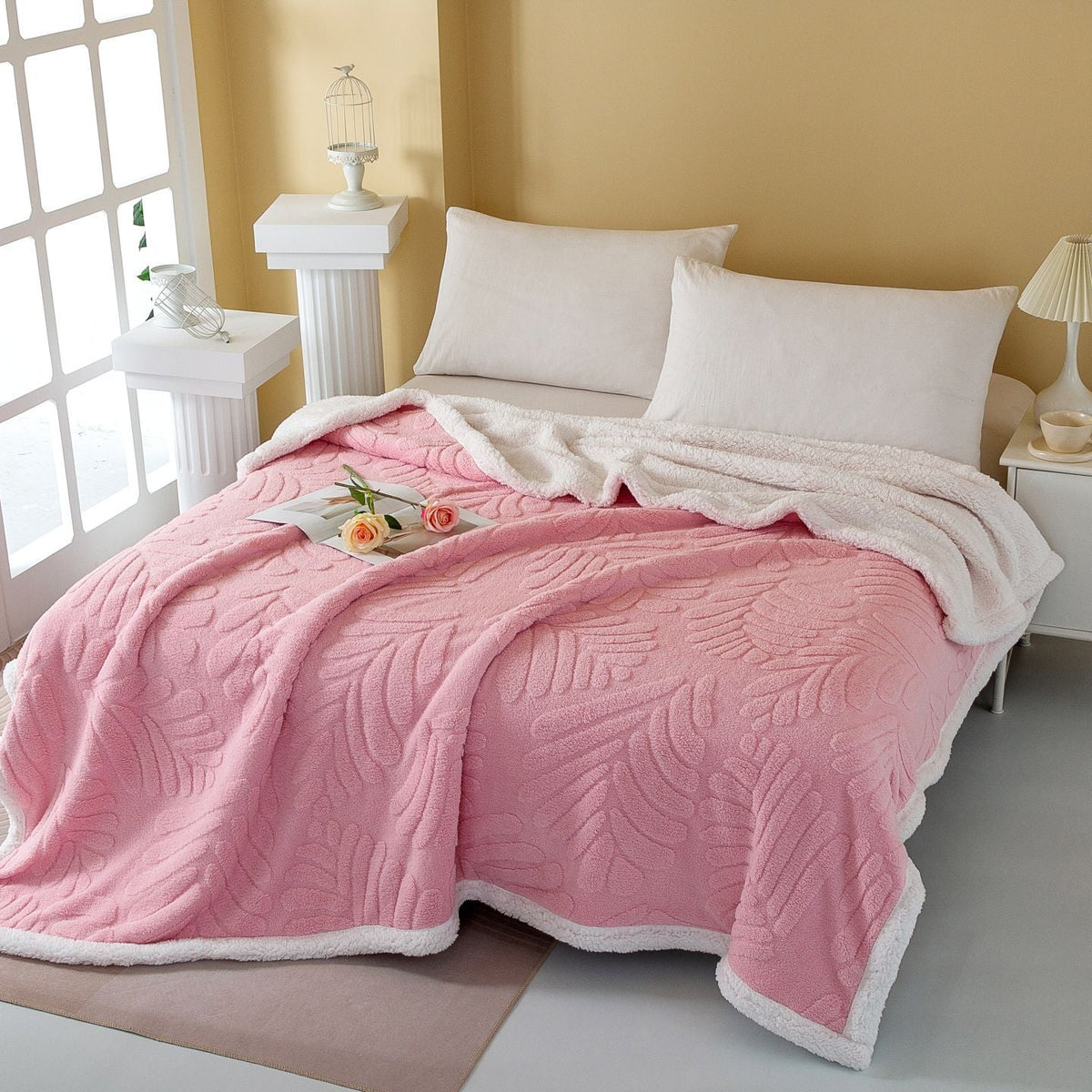 Cozy Fleece Throw Blanket LoungeYard — product view 7