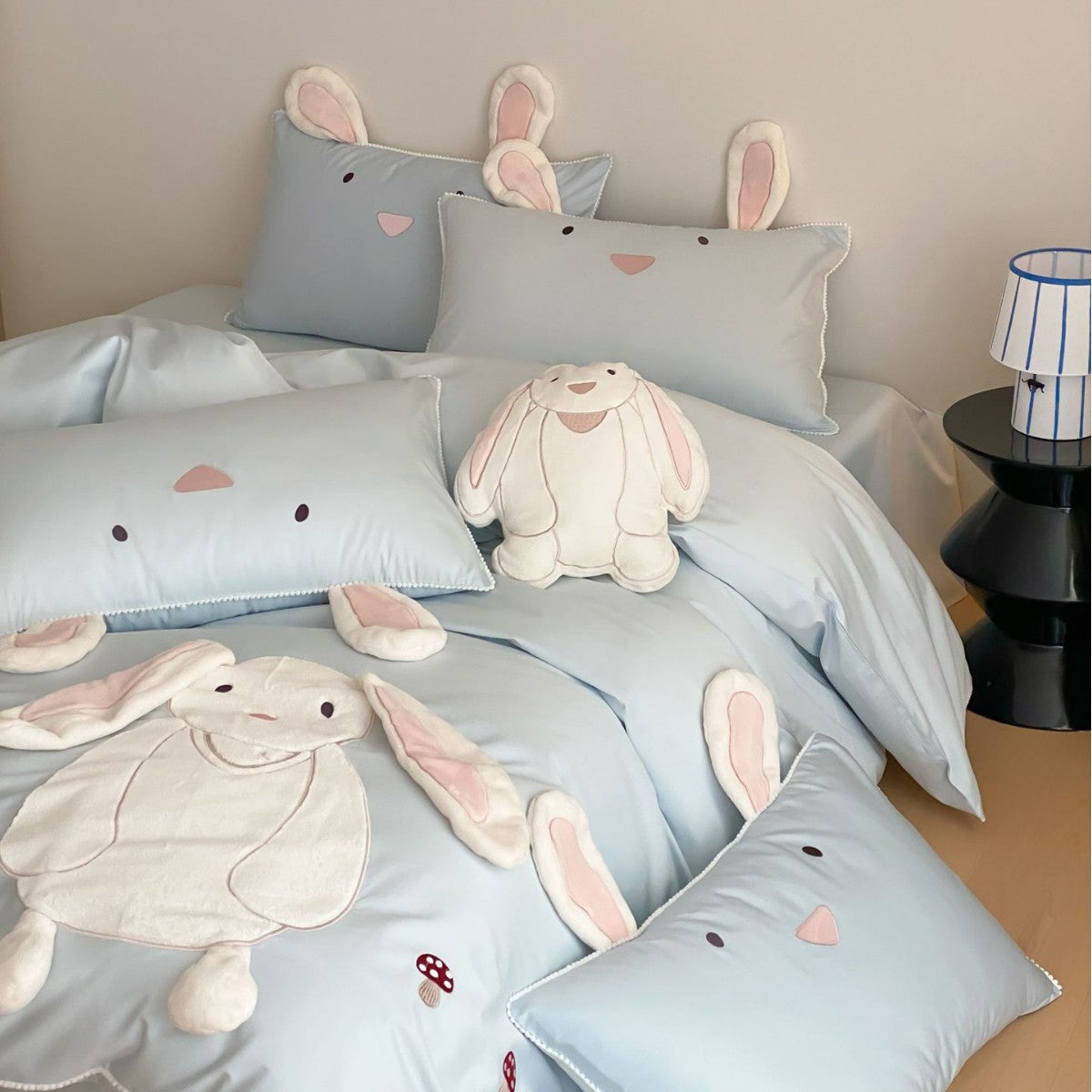 Kids bedding set with 3D bunny appliqué and cuddle pillow — product view 2