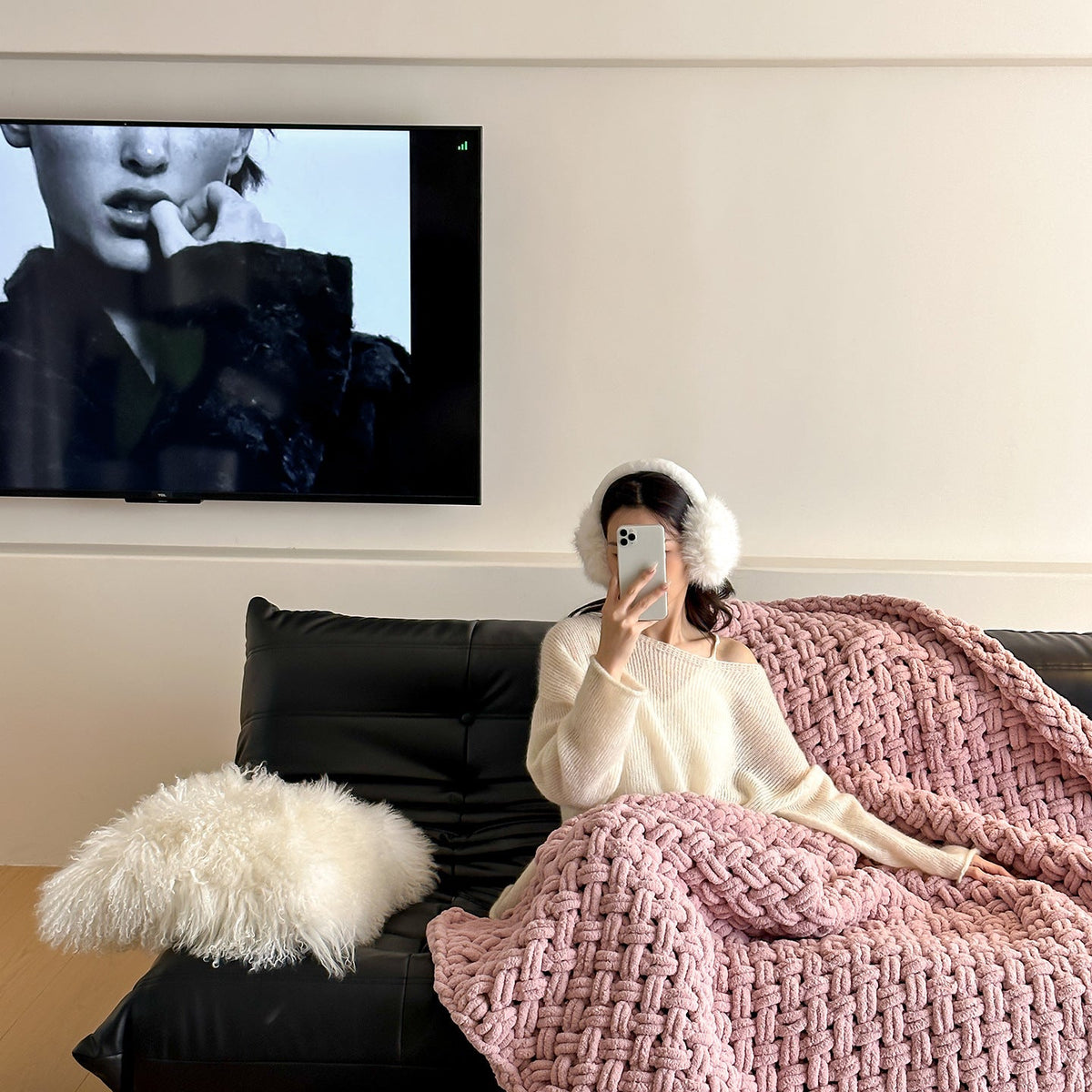 loose-knit handmade cuddle blanket made of chenille — product view 3
