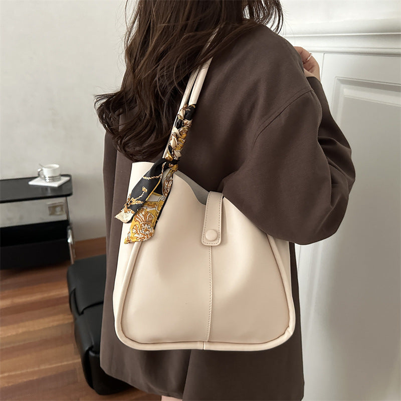 Elegant Minimalist Handbag — product view 2