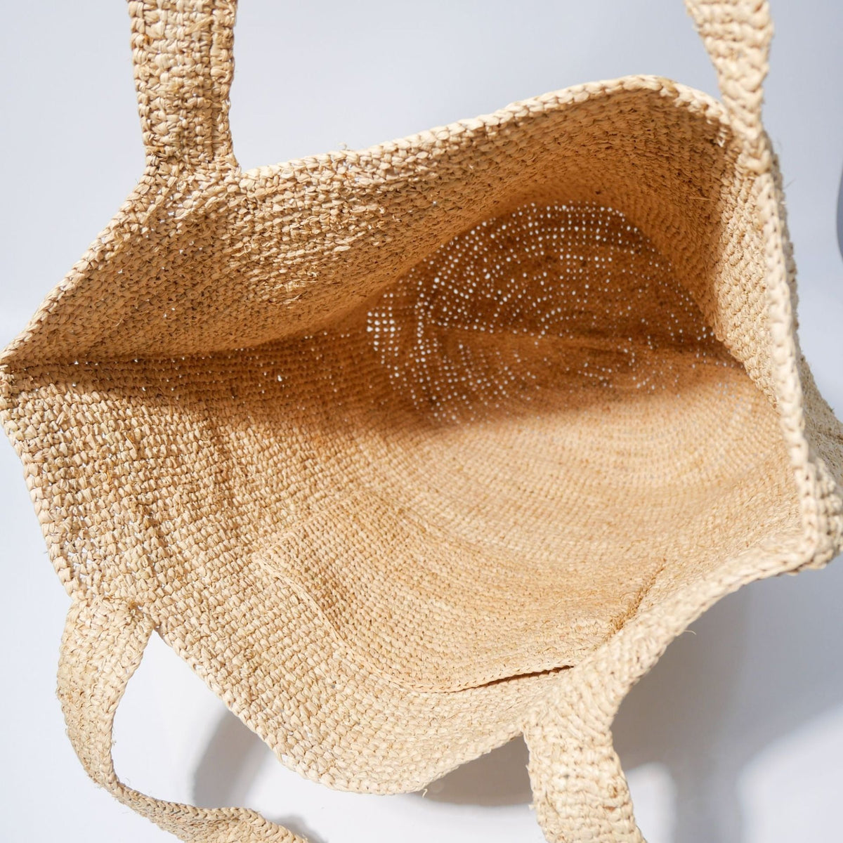 Handmade Straw Tote LoungeYard — product view 3