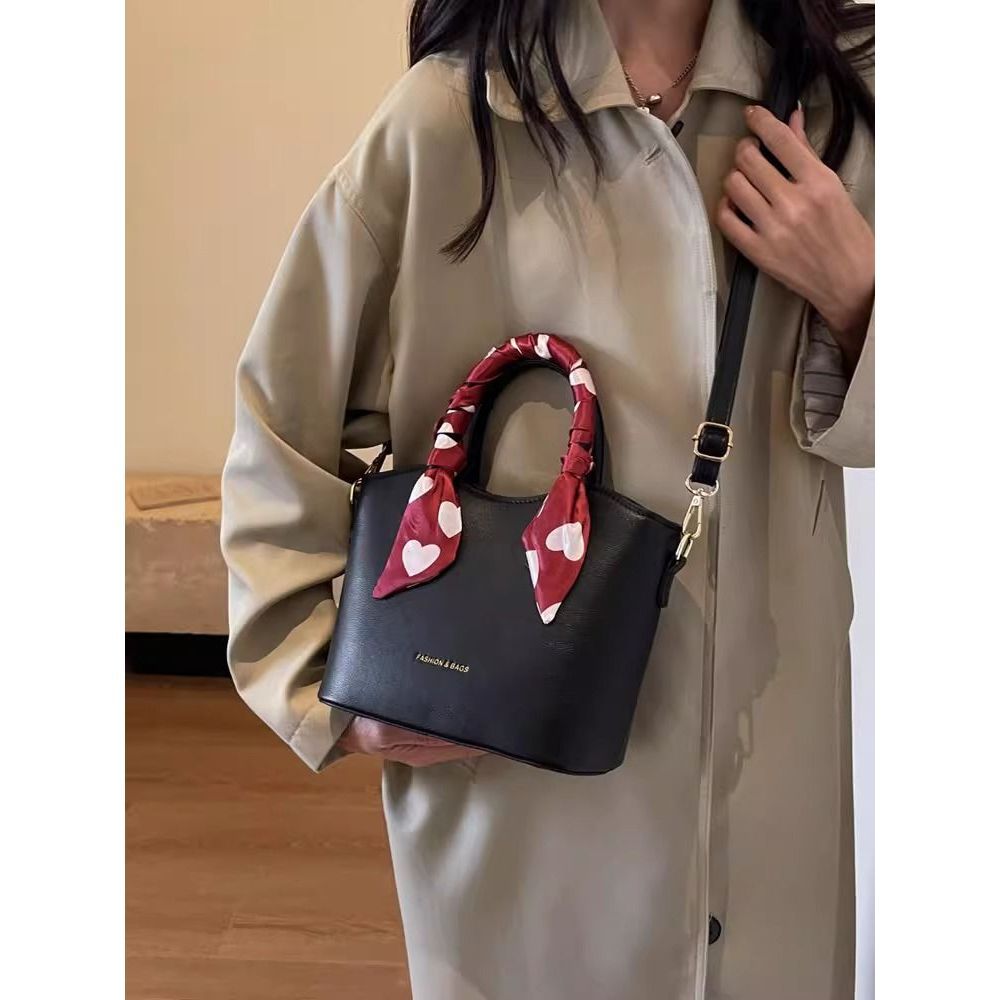 Chic Mini Handbag LoungeYard — product view 4