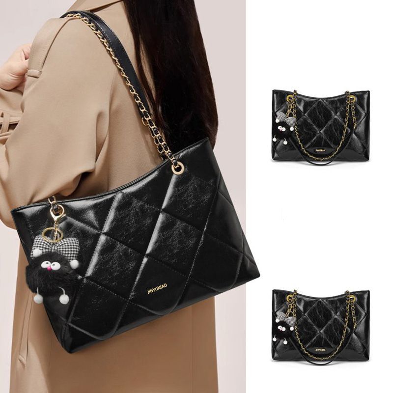 Stylish Quilted Handbag LoungeYard — product view 4