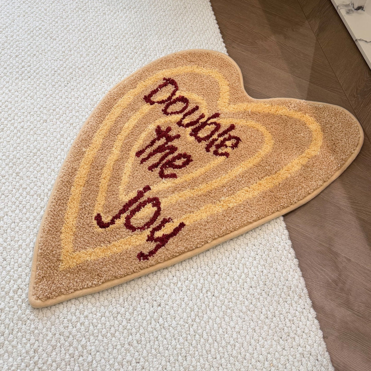 Heart-Shaped Cozy Bath Rug Bowlift — product view 3