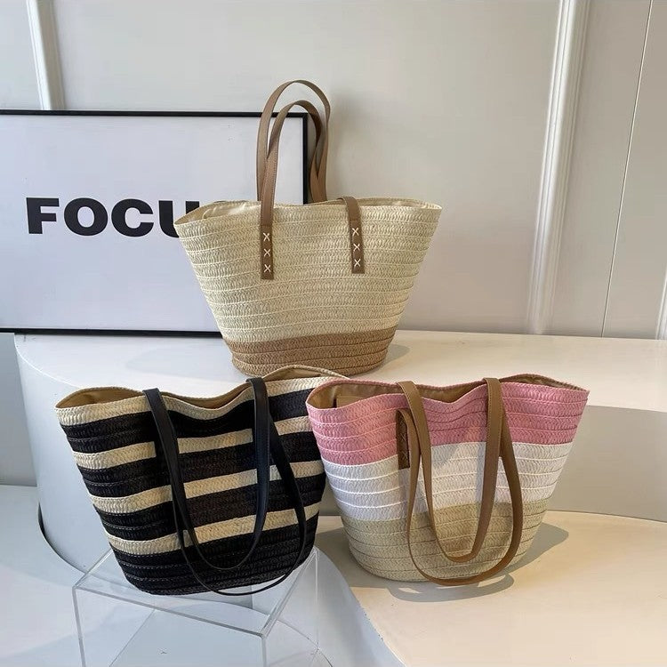 Braided beach bag with sturdy leather handles LoungeYard — product view 1