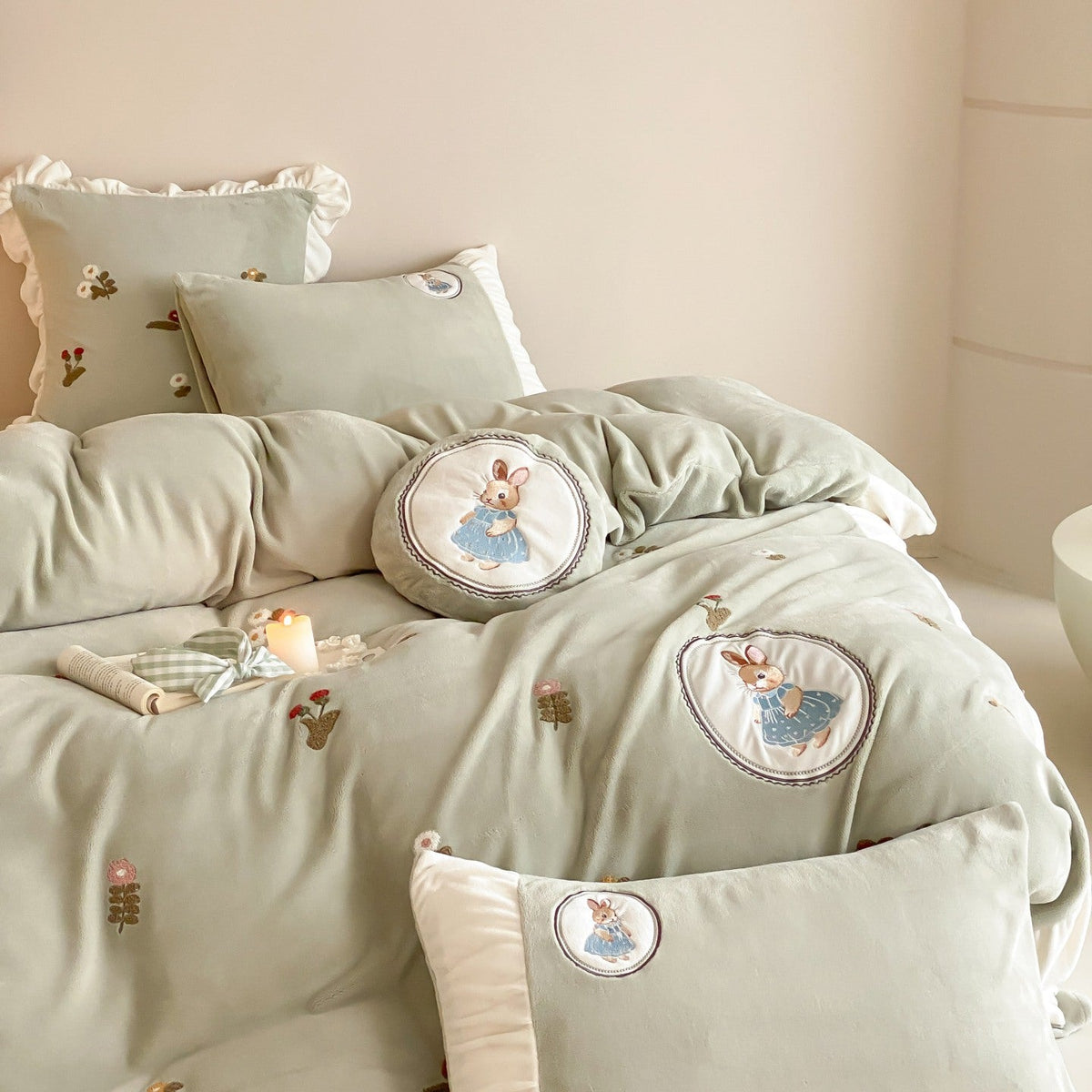Quilted children's bedding set with embroidered bunny appliqués and ruffles — product view 2