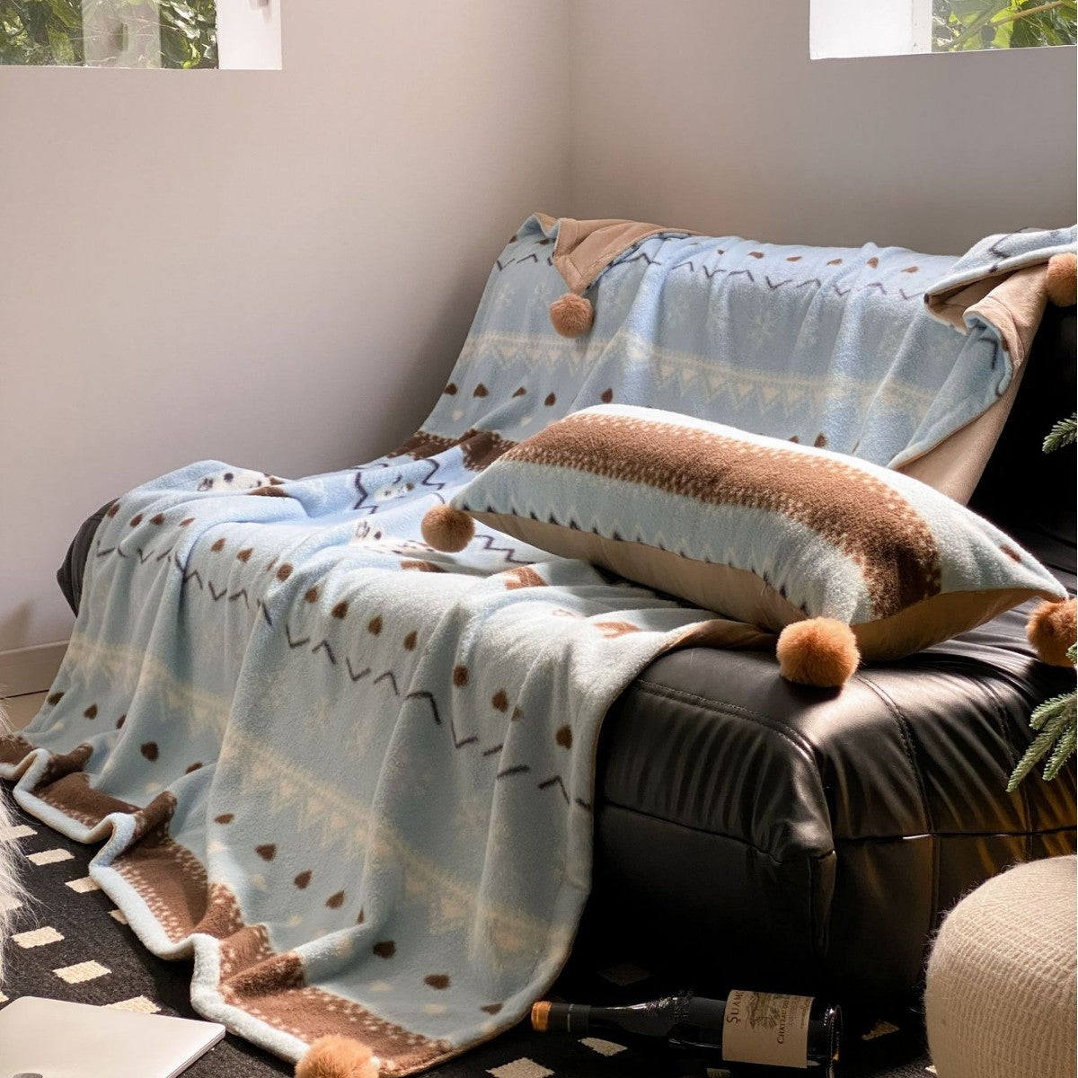 Soft blanket made of microfleece with pompom and Nordic bear pattern — product view 7