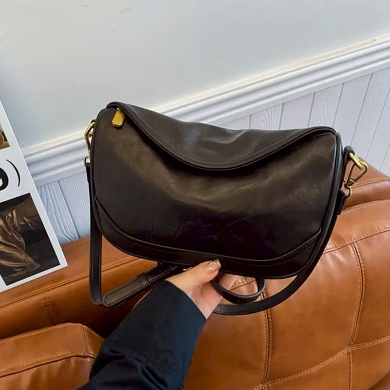 Sleek Everyday Shoulder Bag LoungeYard — product view 5