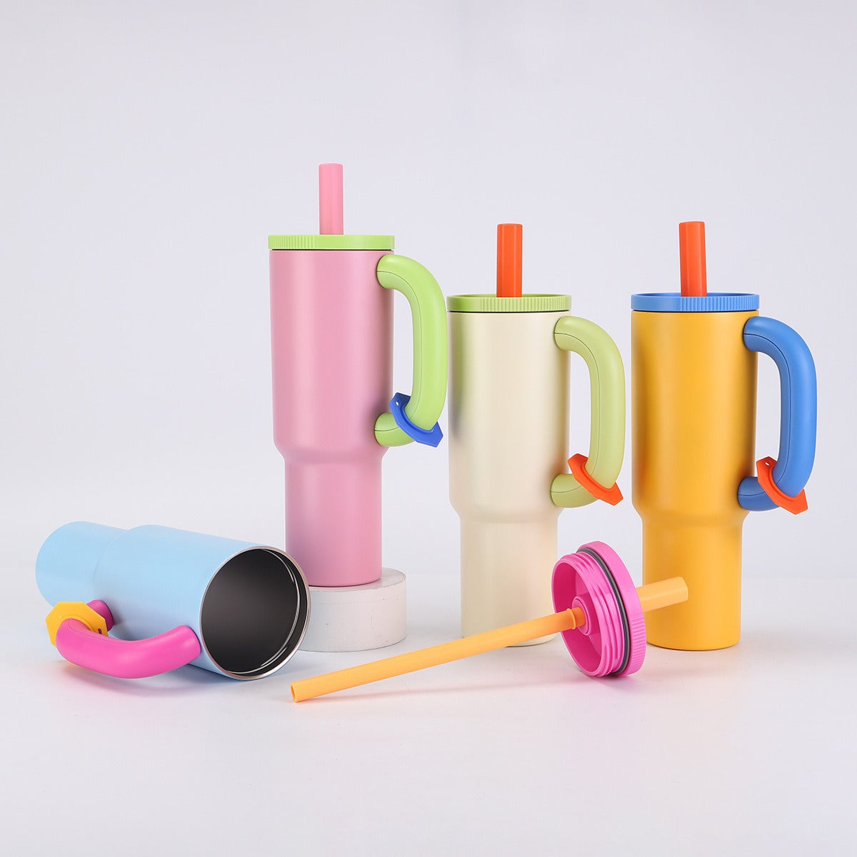 Ladies stylish insulated cup with straw LoungeYard — product view 2