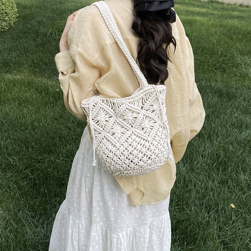 Hand-knotted synthetic fiber bag LoungeYard — product view 2