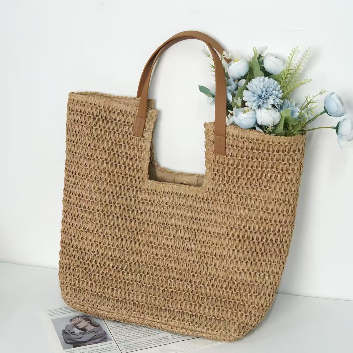Spacious straw beach bag LoungeYard — product view 1