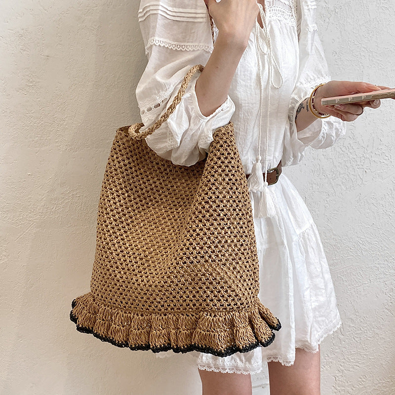Handcrafted straw bag with fringed hem LoungeYard — product view 4