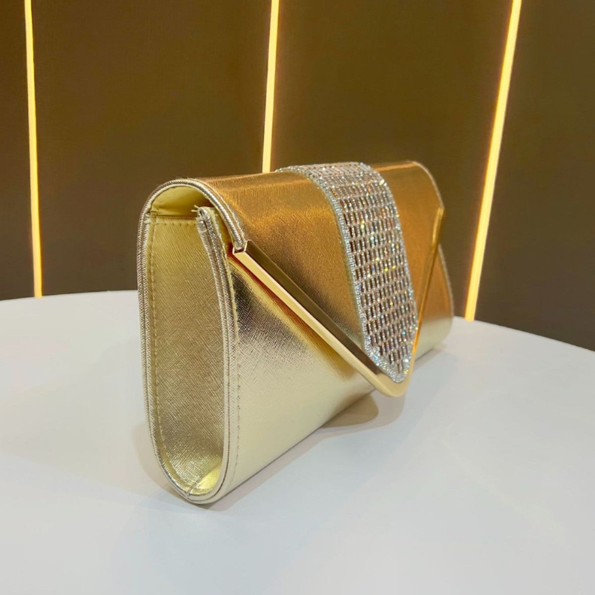Elegant Metallic Clutch — product view 3