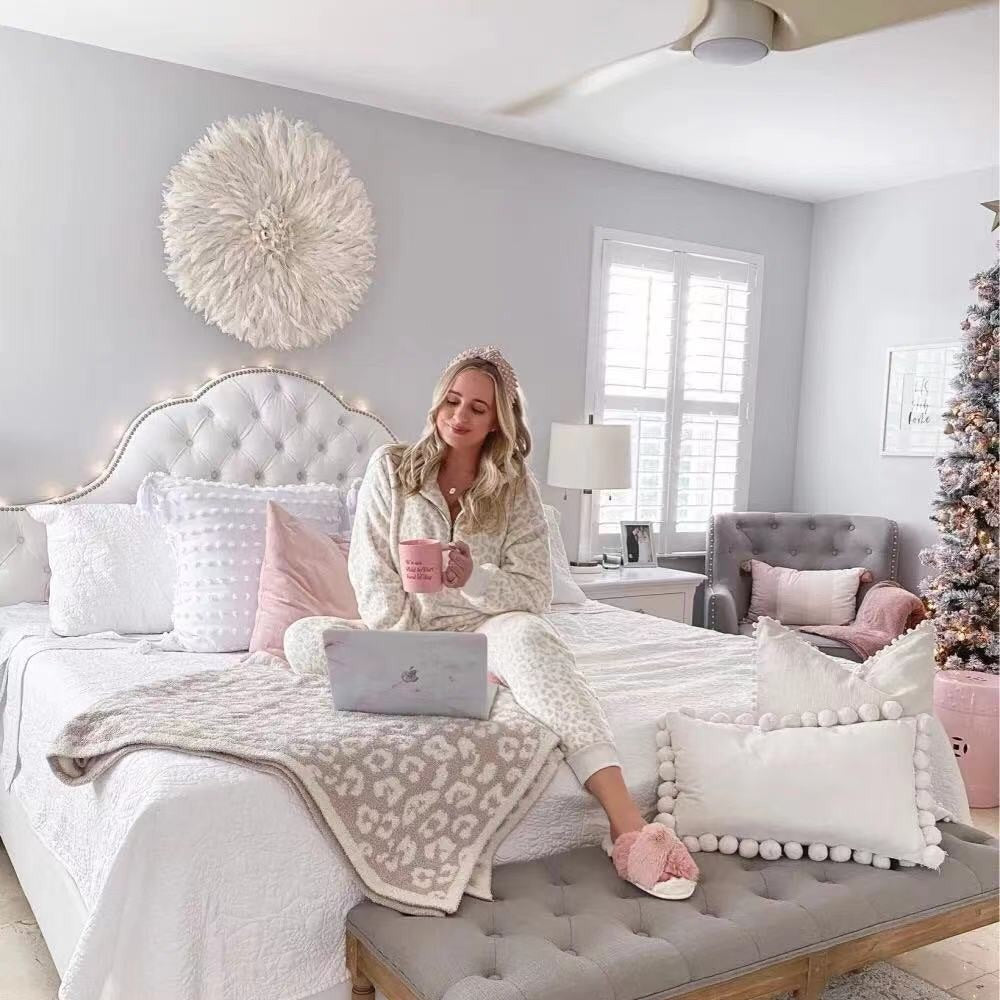 Luxury Soft Throw Blanket LoungeYard — product view 2