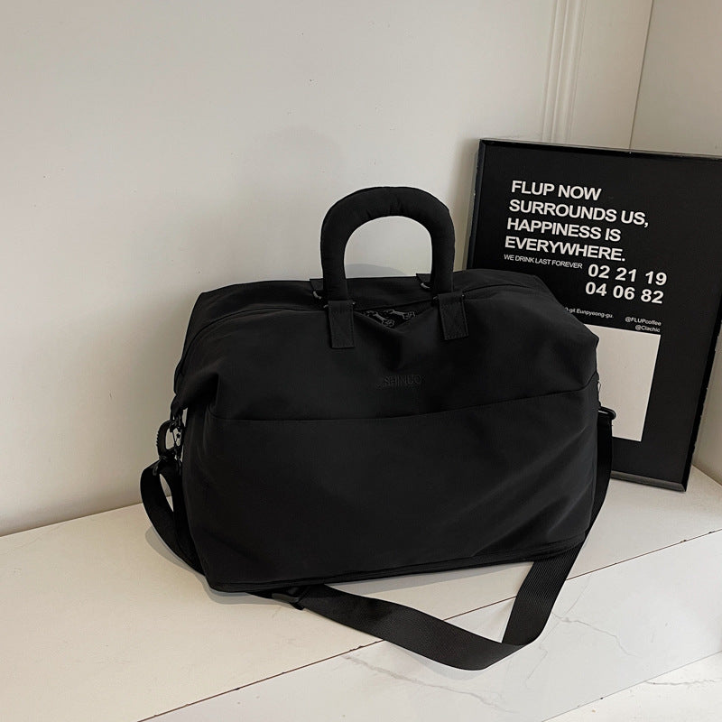 Robust Travel Bag with Practical Compartments LoungeYard — product view 3