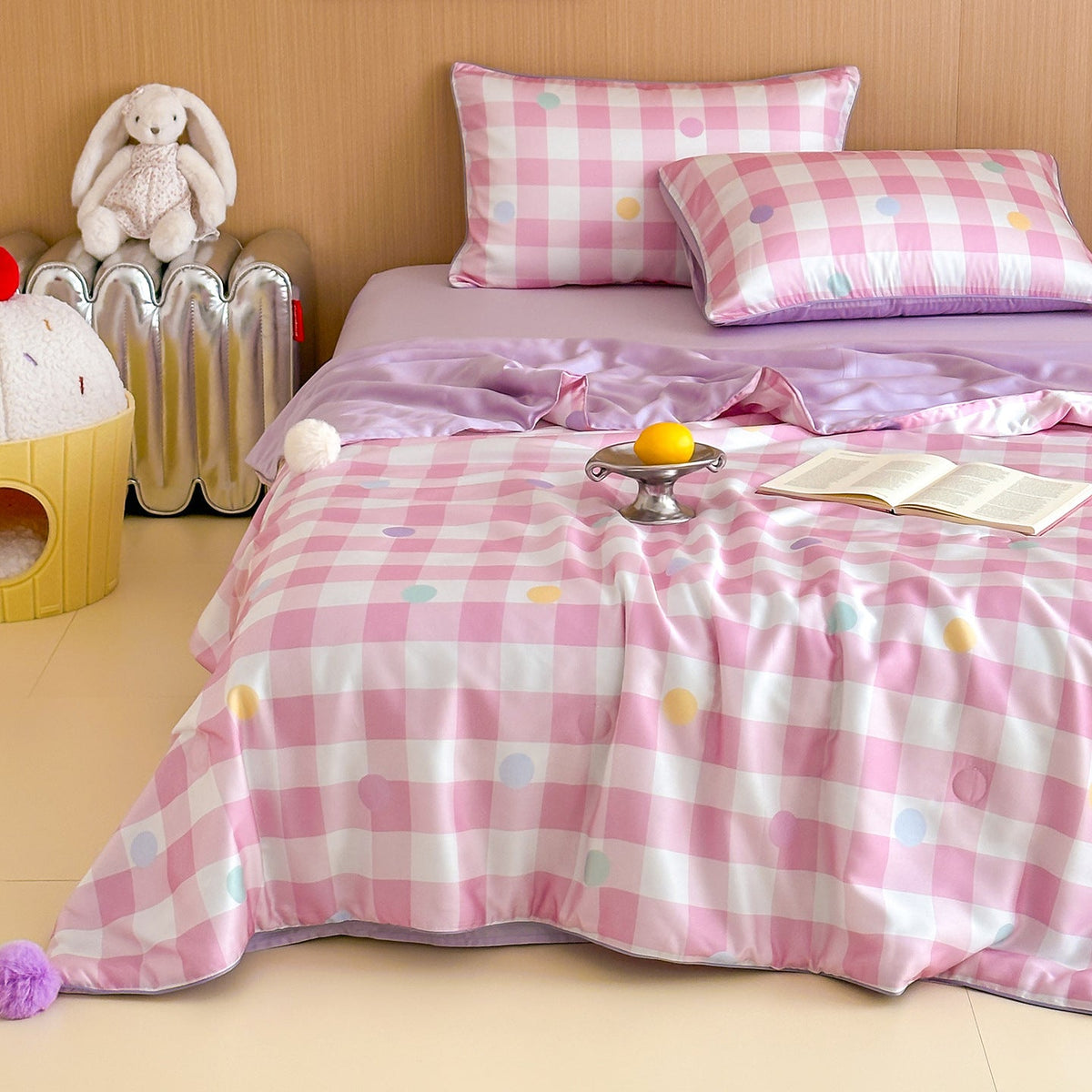 Children's bedding set with quilted cozy blanket and checked dot pattern LoungeYard — product view 1