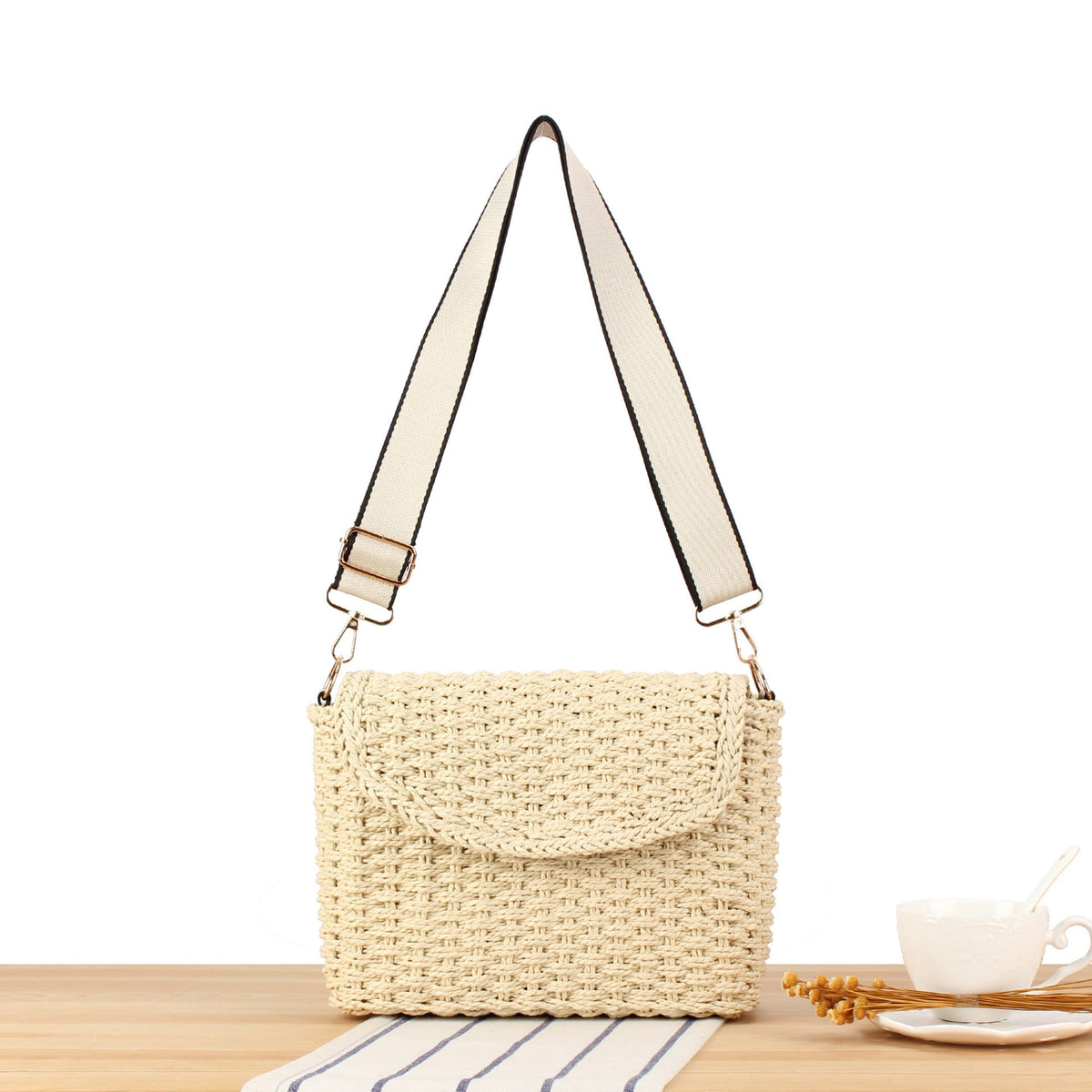 Handbag made of woven natural material with adjustable shoulder strap LoungeYard — product view 1