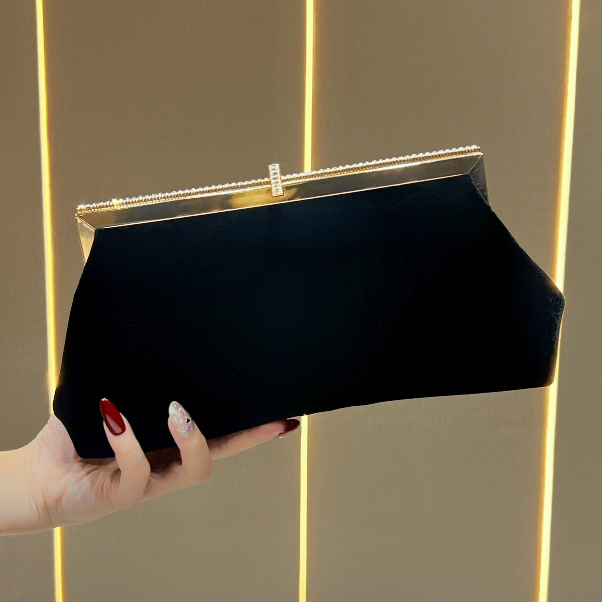 Elegant Velvet Clutch — product view 1