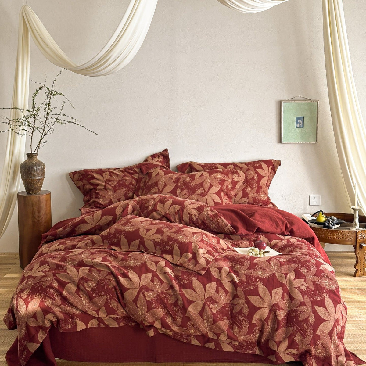 Bedding set in leaf relief made of satin cotton with reversible function LoungeYard — product view 3