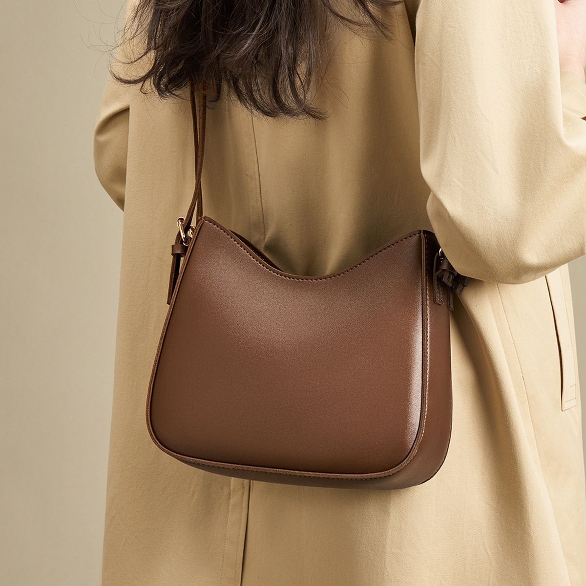 Sleek Modern Handheld Shoulder Bag LoungeYard — product view 2