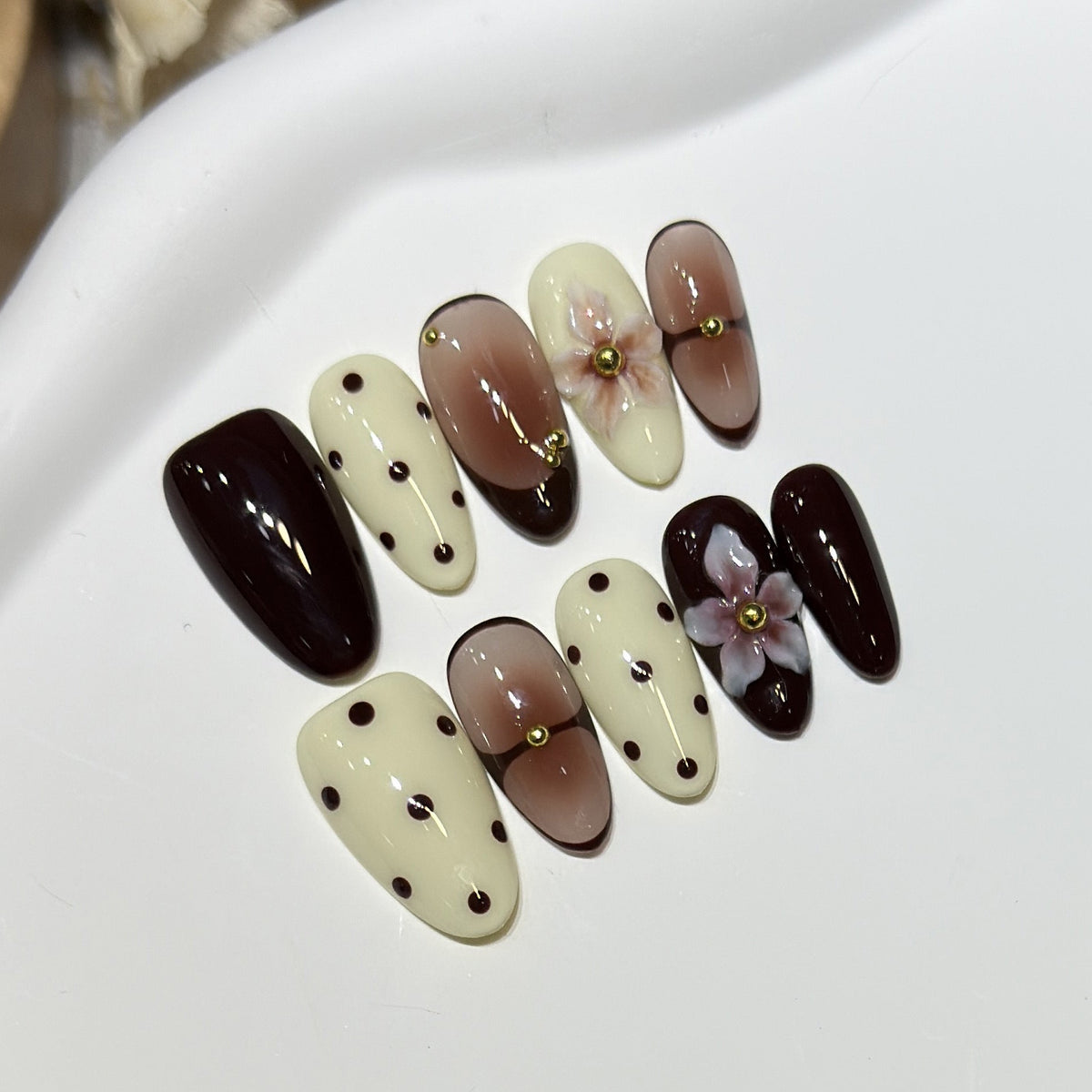 Artistic Floral Pattern Press-On Nails — product view 1