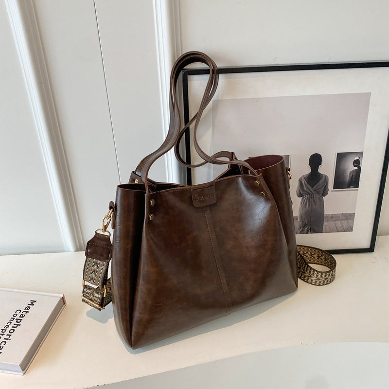 Chic Structured Tote Bag LoungeYard — product view 6