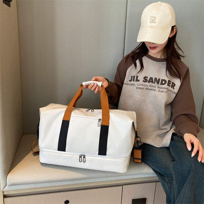 Sporty travel bag with sturdy carrying handles and adjustable shoulder strap LoungeYard — product view 3