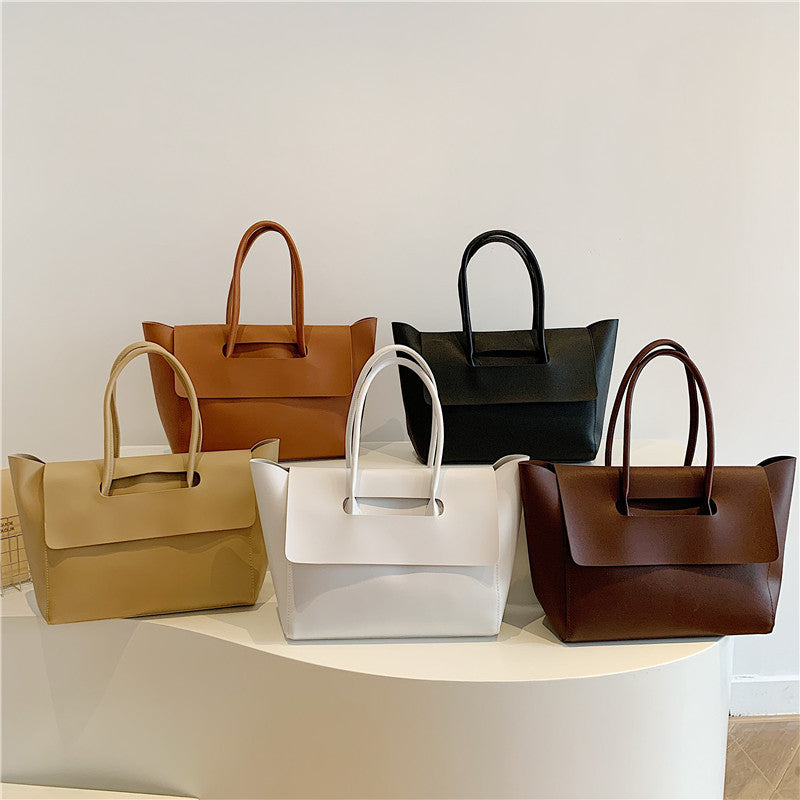 Modern Minimalist Shoulder Bag LoungeYard — product view 7