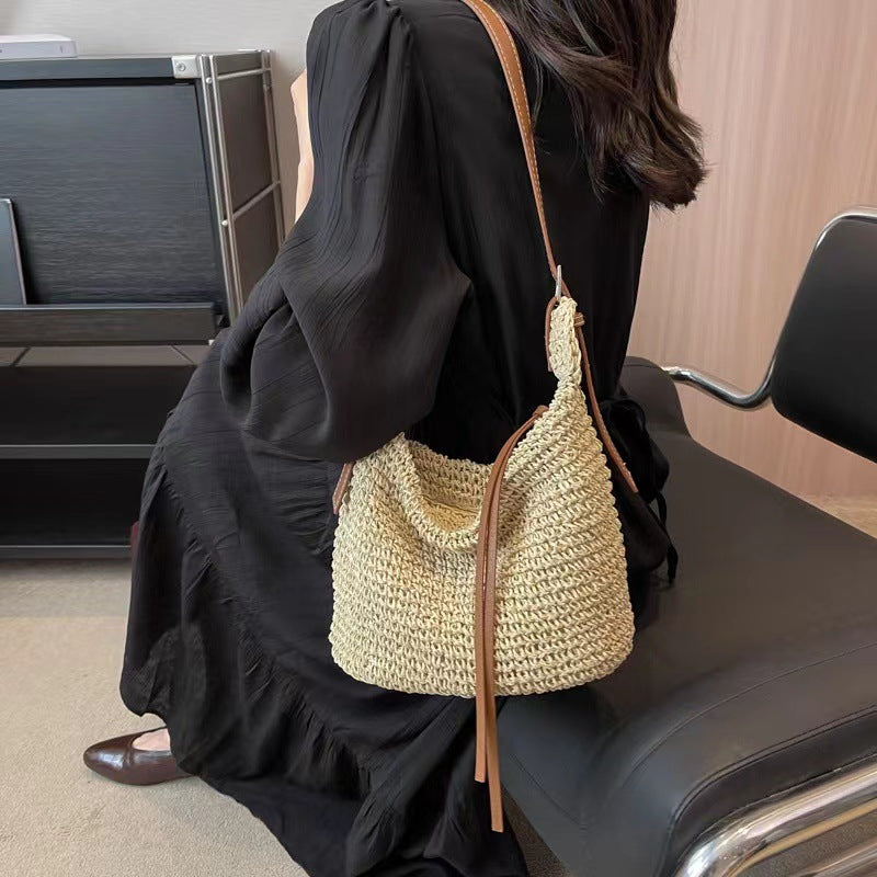 Cultivated raffia shoulder bag with leather accents LoungeYard — product view 3