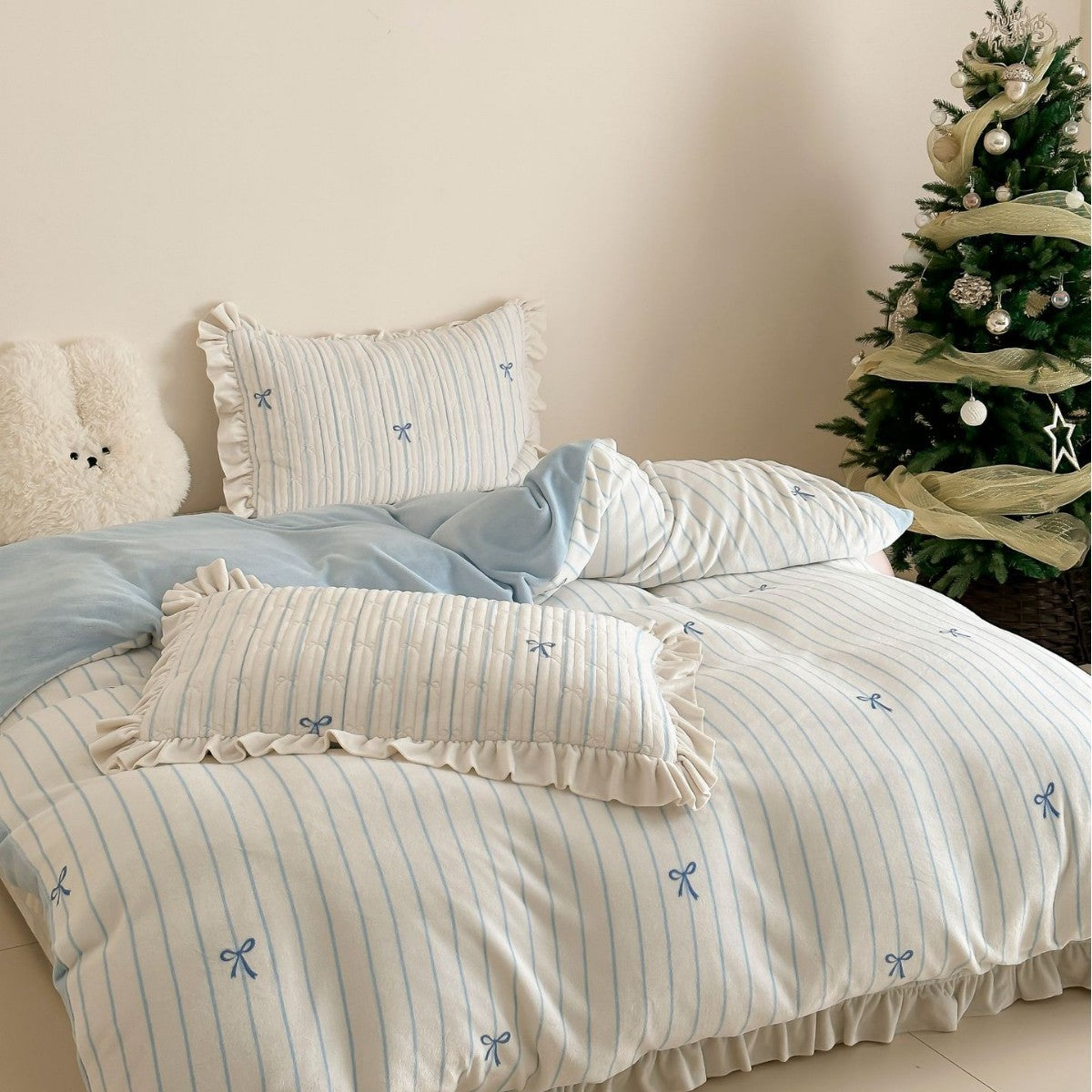 Padded bedding set with embroidered bows and frill — product view 2