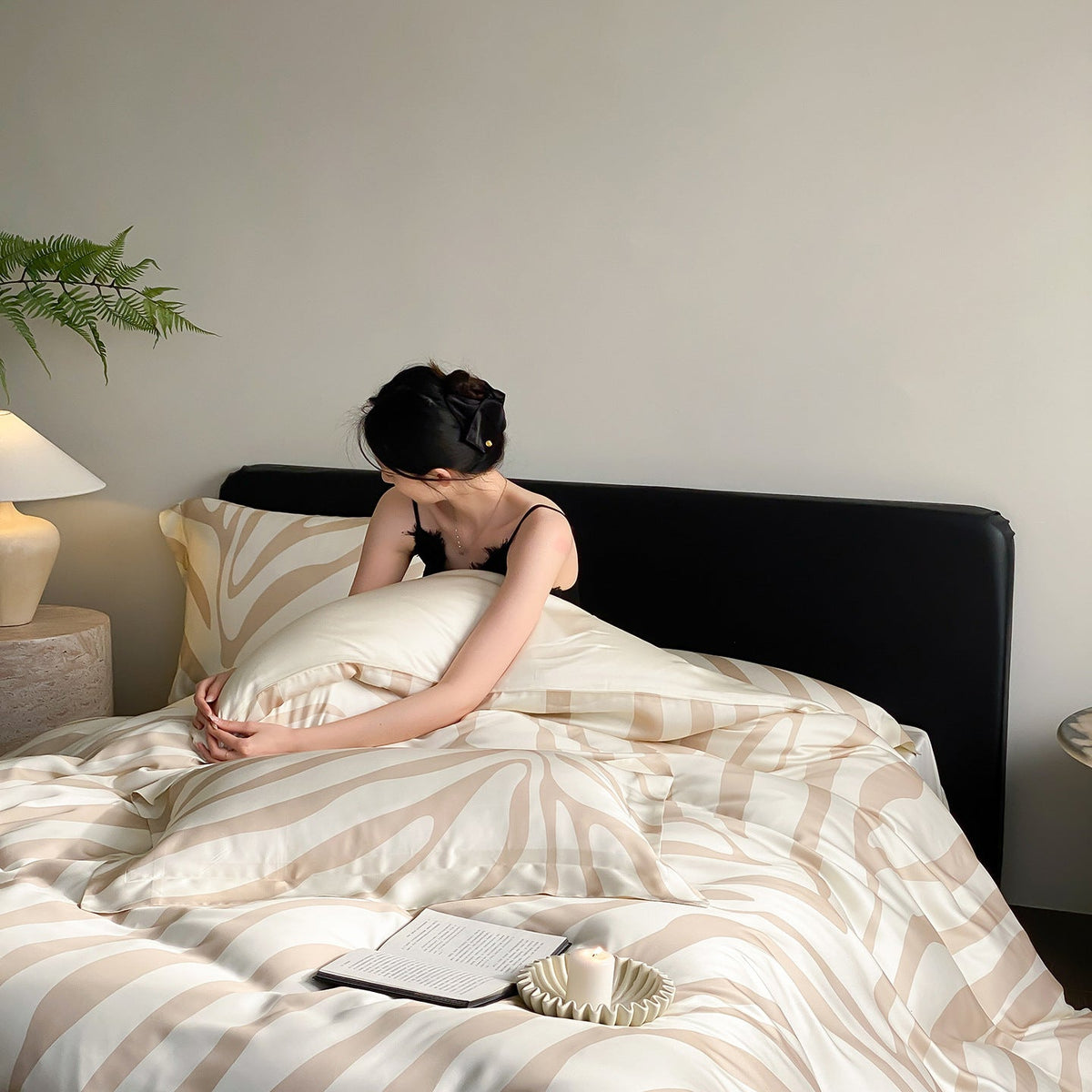 Luxurious satin bedding set with elegant wave and zebra pattern — product view 3