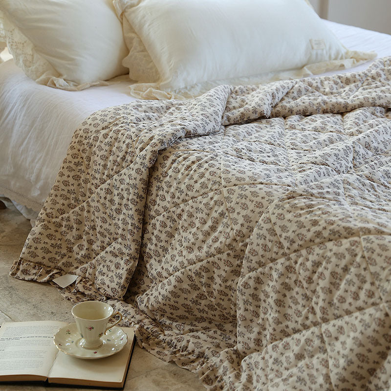 Lightly quilted throw blanket in vintage floral print with ruffled edge — product view 7