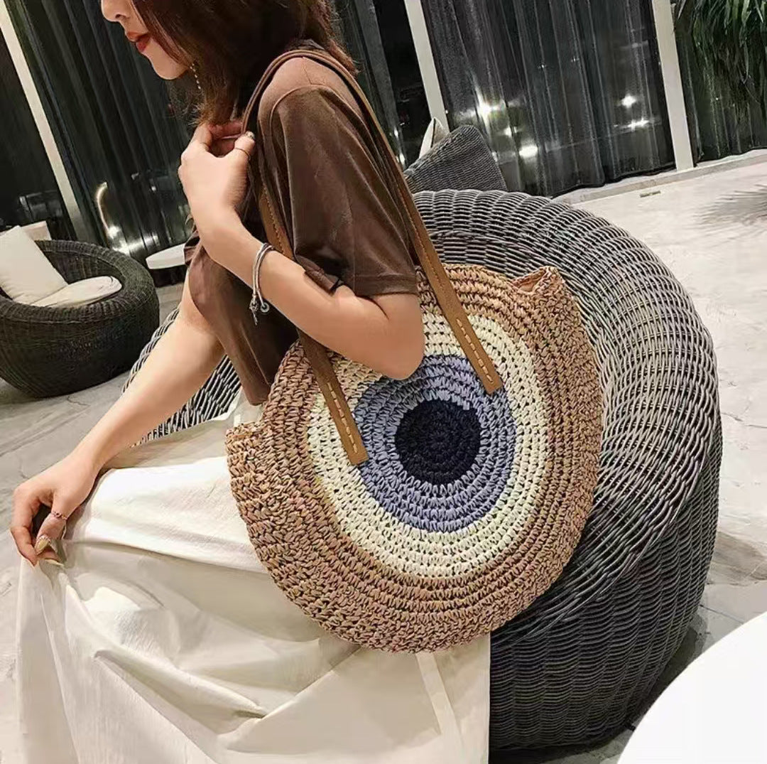 Handcrafted straw bag with eye-catching gradient LoungeYard — product view 2