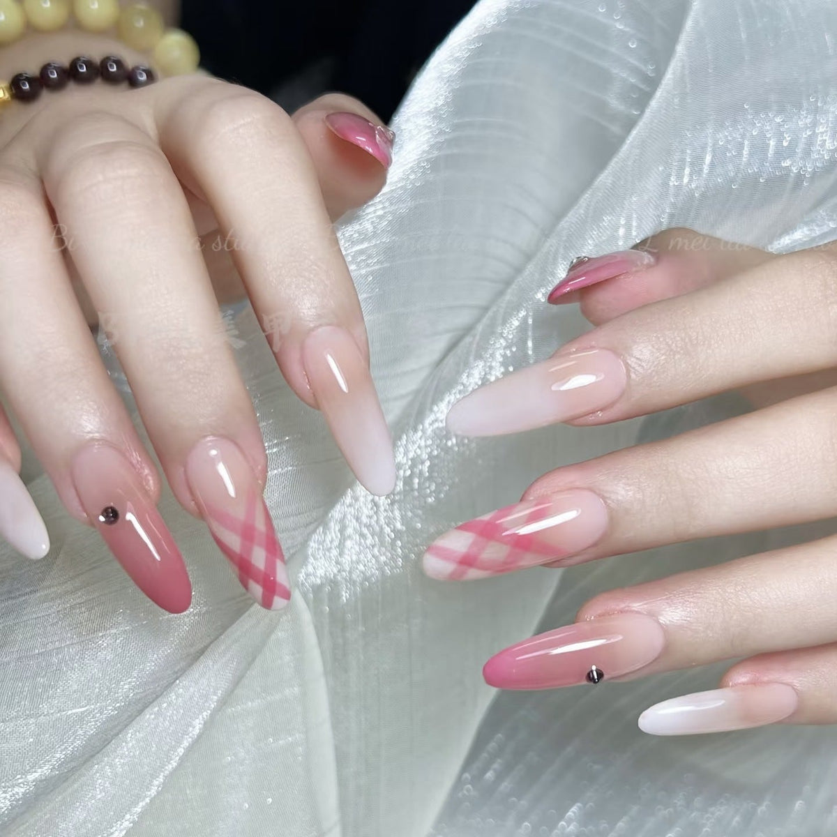 Elegant Ombre Press-On Nail Art Set — product view 1