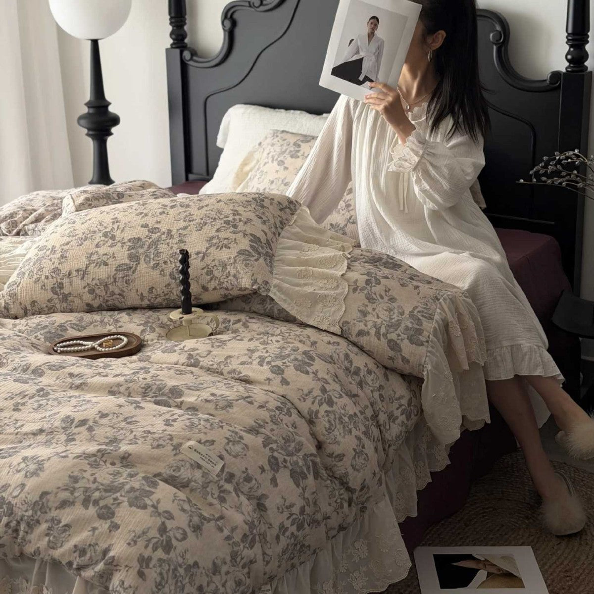 Quilted cotton quilt bedding set with vintage rose print and seersucker texture — product view 1
