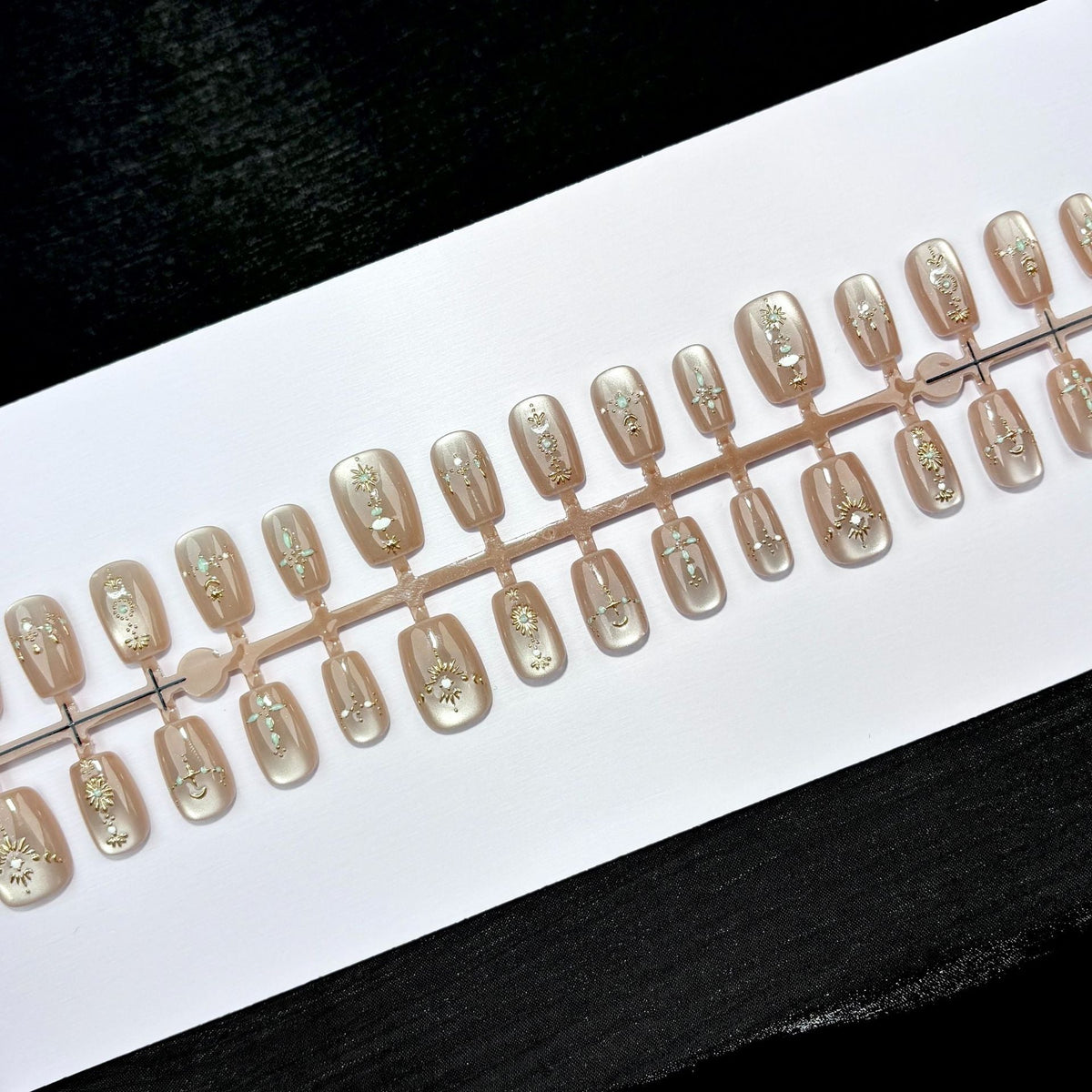 Decorative Press-On Nail Art Set with Elegant Designs — product view 2