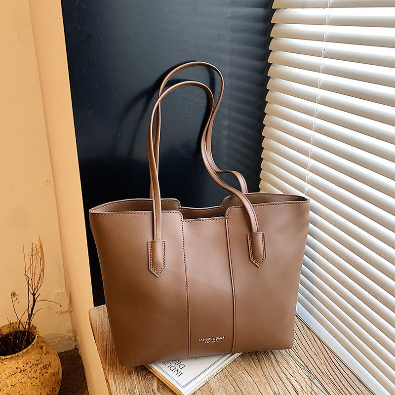 Elegant Structured Tote LoungeYard — product view 6