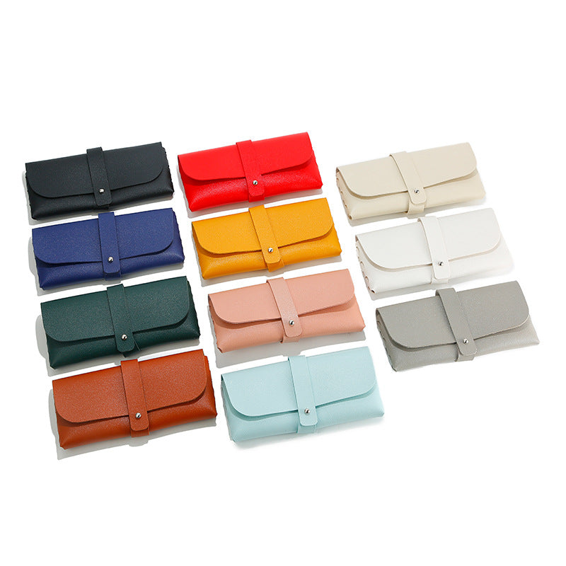 Chic Minimalist Leather Wallet LoungeYard — product view 3