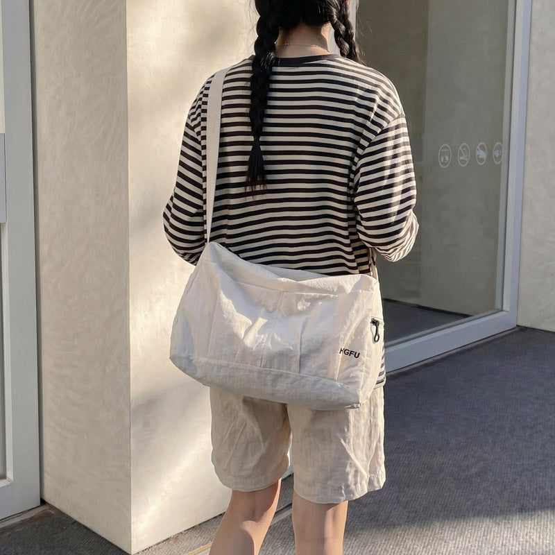 Versatile Everyday Duffle Bag LoungeYard — product view 3