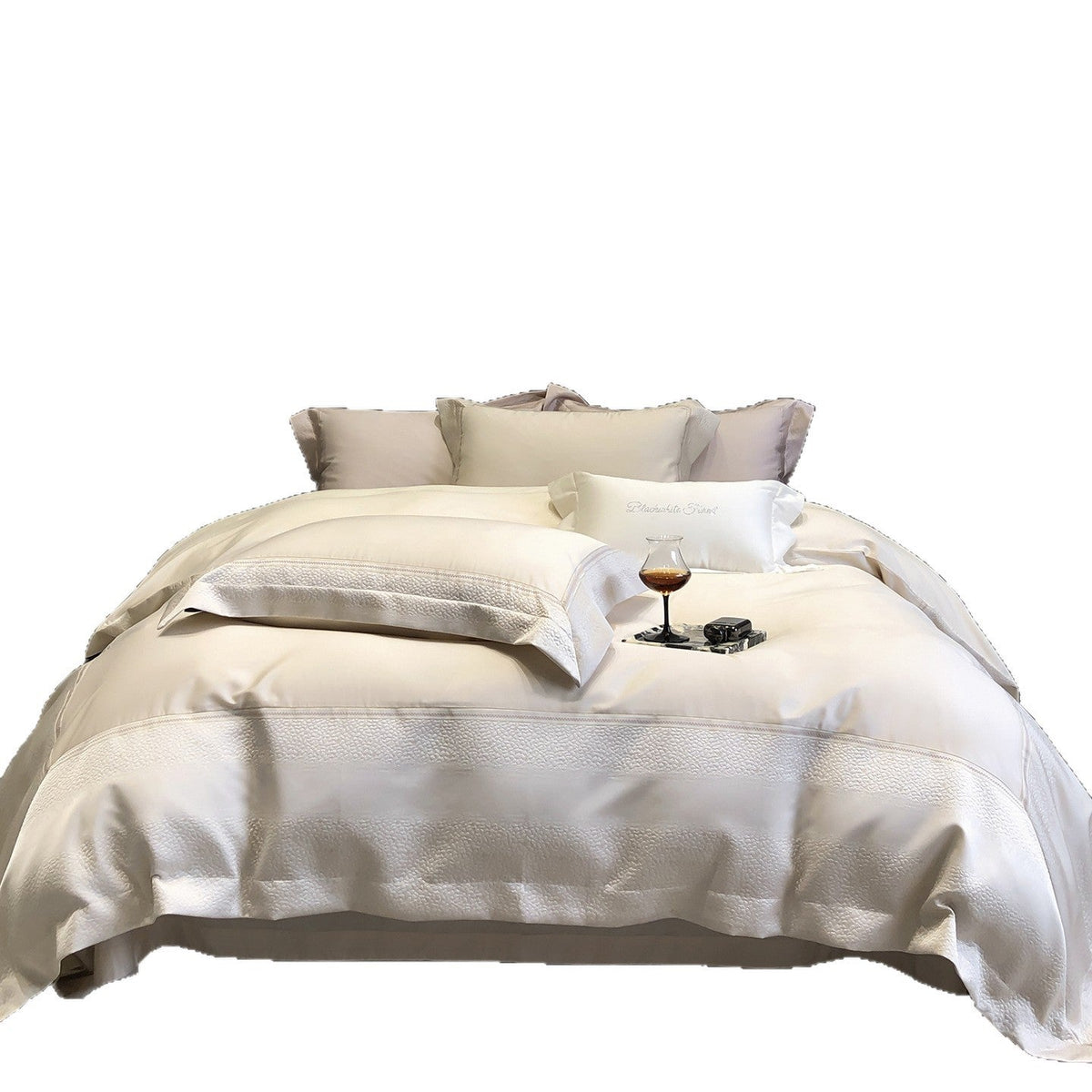 Premium cotton satin bedding set with structured matelassé border and hotel closure — product view 3