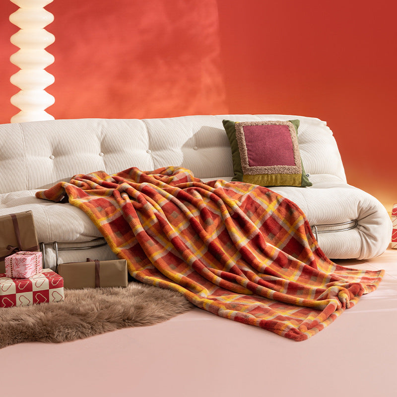 Cozy microfiber throw blanket with checkered pattern, extra soft thermal fleece and light heat effect LoungeYard — product view 3